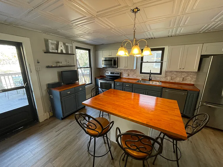 408 Washington St — Photo 16