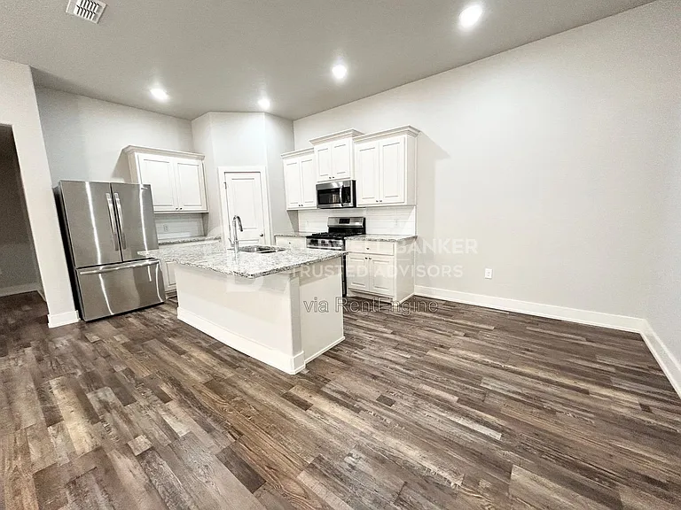 5512 122nd St #B — Photo 3