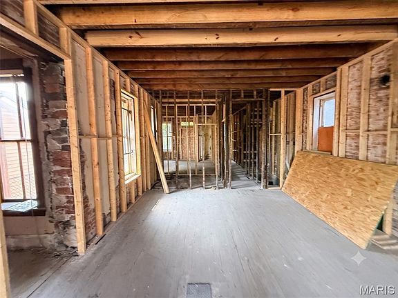 3rd image of 3130 Caroline St