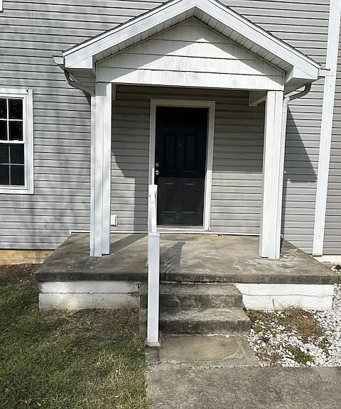 6884 Lexington Dr — Photo 2