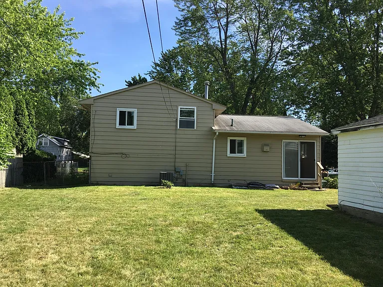 839 Hawthorne Ave — Photo 3