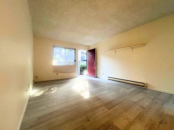 2nd image of 415 Piccadilly Pl APT 1