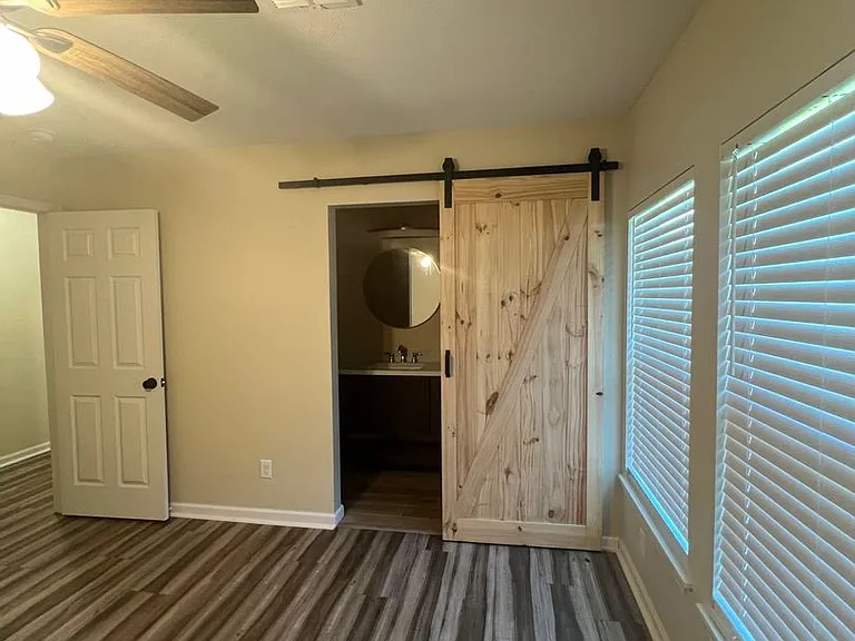 1002 Holly St — Photo 13