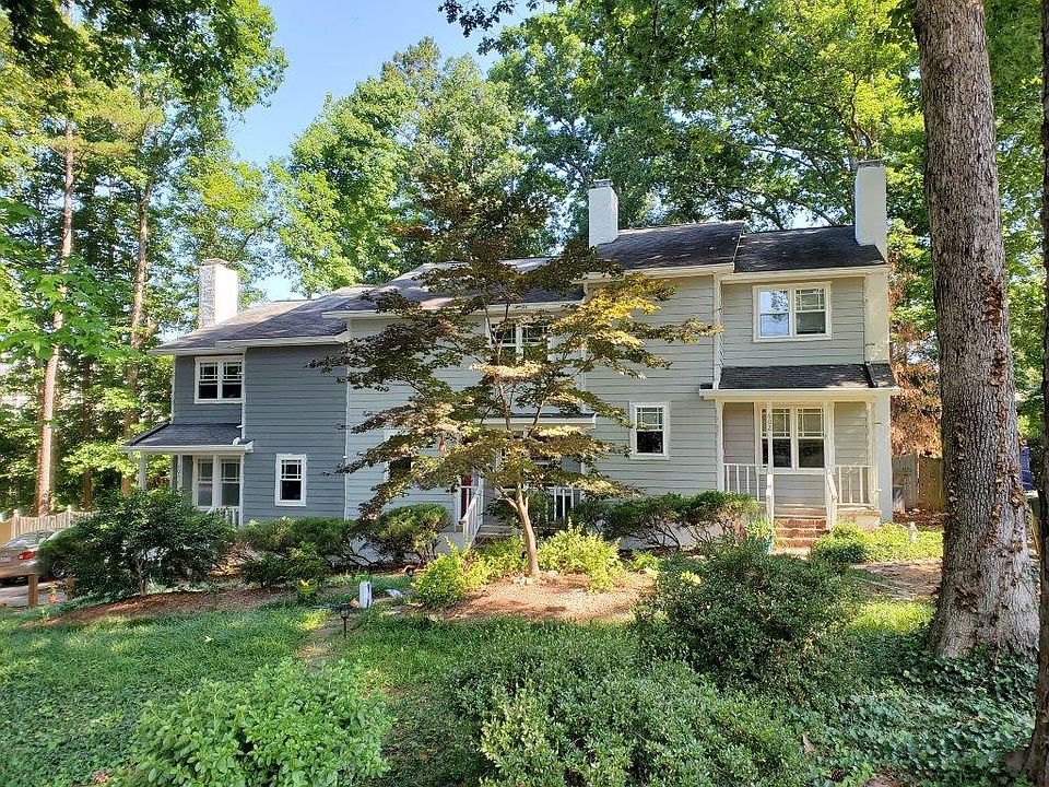 Triplex. Your unit is in the middle.