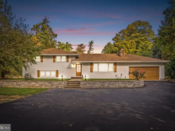 719 Monmouth Rd, Chesterfield, NJ 08515