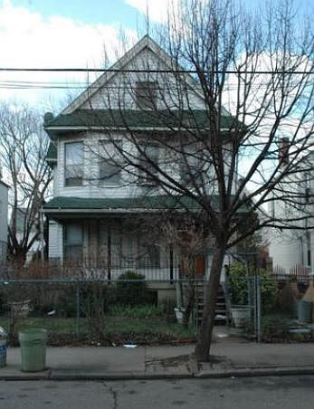 1st image of 860 E 35th St
