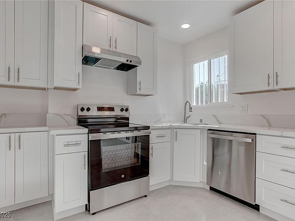 2nd image of 1504 E Ogden Ave