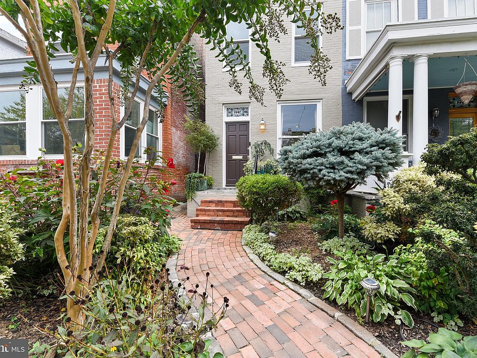 1st image of 225 E Montgomery St