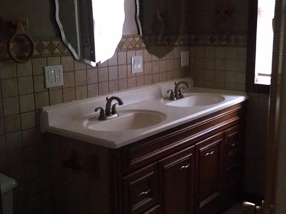 5th image of 300 Edwards Dr