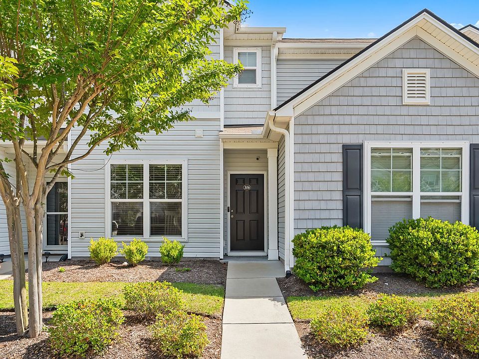 1st image of 306 Castle Dr. #306