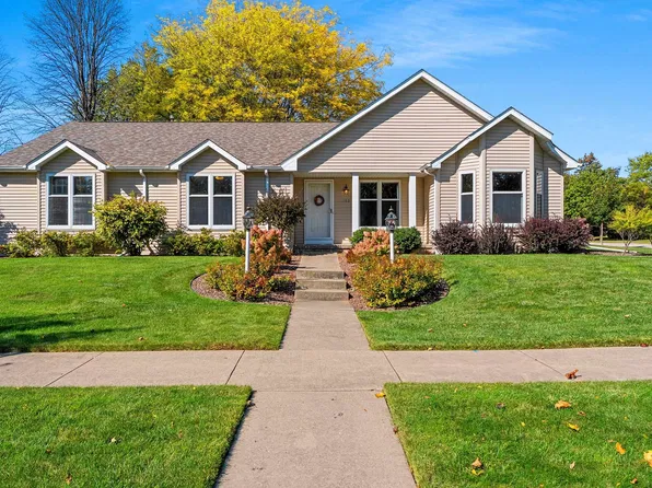 102 Acreview Dr, De Pere, WI 54115