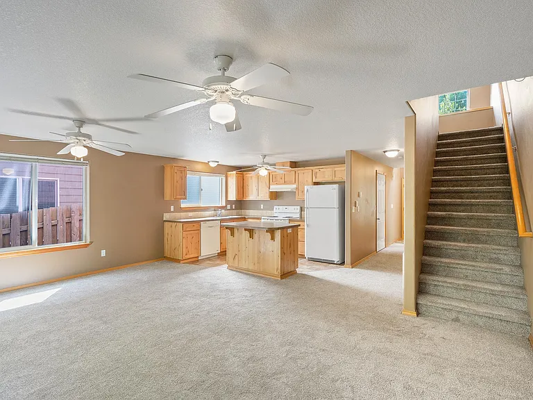 446 Corinne Dr — Photo 11
