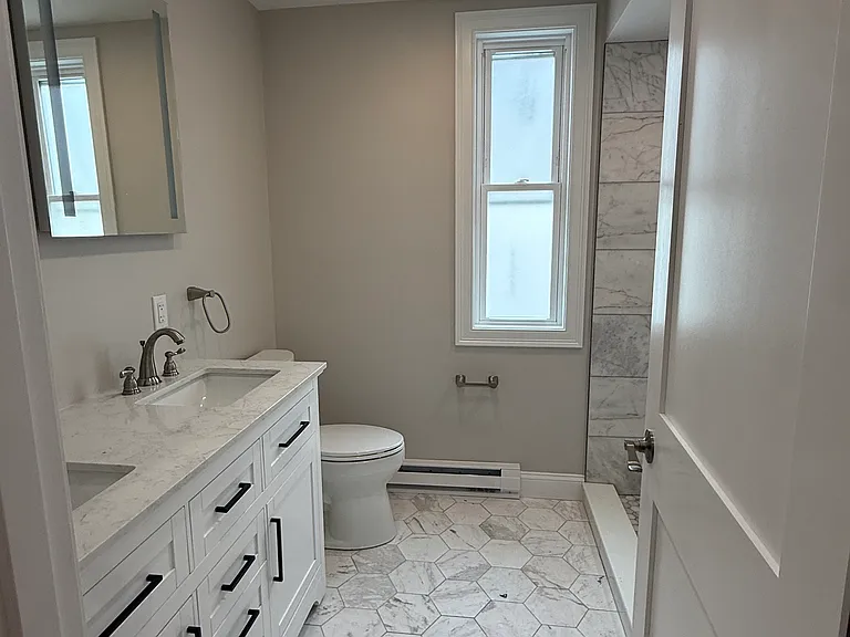 517-519 E 3rd St #1 — Photo 7