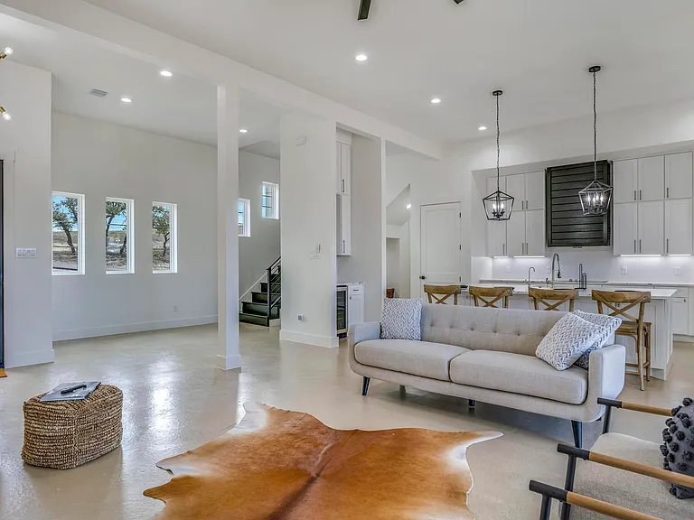 585 N Scenic Hills Ct — Photo 3