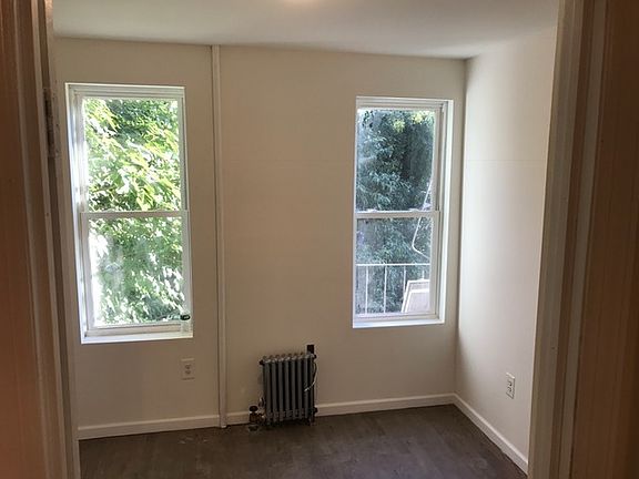 5th image of 183 Meserole St