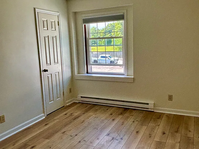 210 Urbandale Pkwy #210 — Photo 5