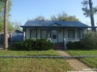 630 W Goodwin St, Pleasanton, TX 78064