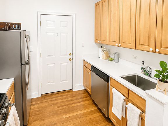 2nd image of 677 W Wrightwood Ave #6795-2S
