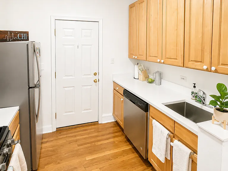 677-685.5 W Wrightwood Avenue — Photo 17