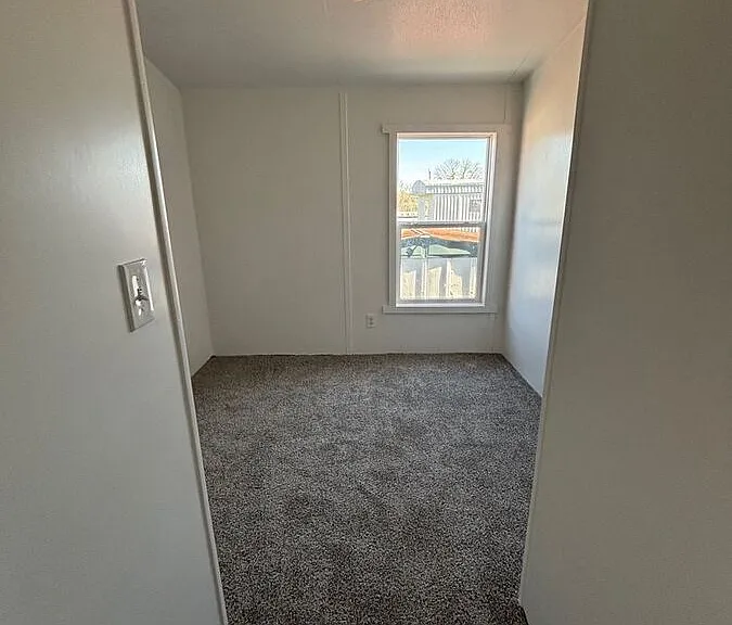 108 Court Dr — Photo 3