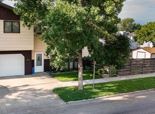 908 3rd St SW, Mandan, ND 58554