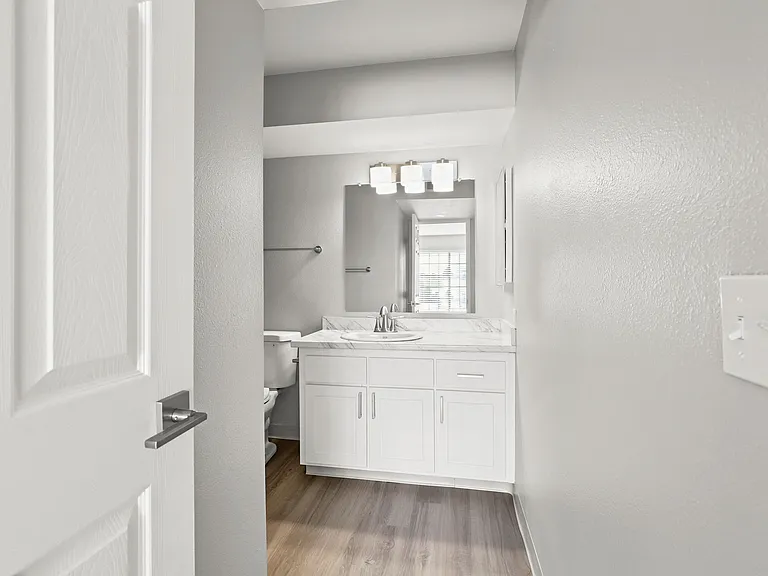 Quail Cove Apartments — Photo 32