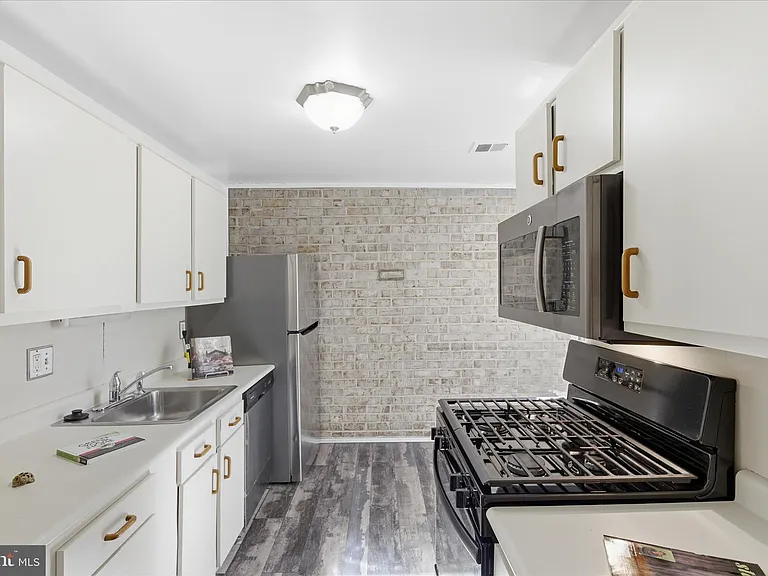 3360 Huntley Square Dr #B-1 — Photo 9