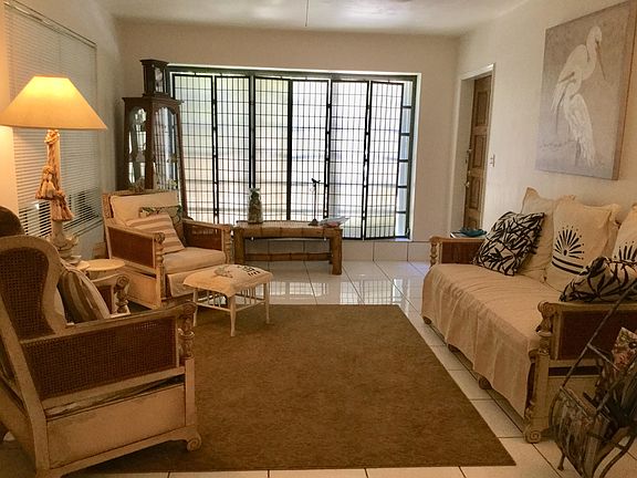 3rd image of 1610 Laird St