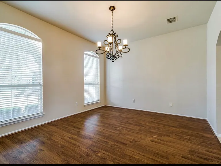 516 Hawken Dr — Photo 8