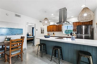 2nd image of 113 W Sunny Isle Dr #2