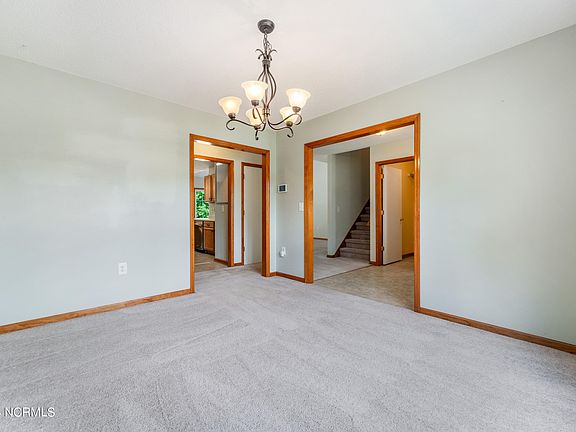 5th image of 103 Appleton Ln
