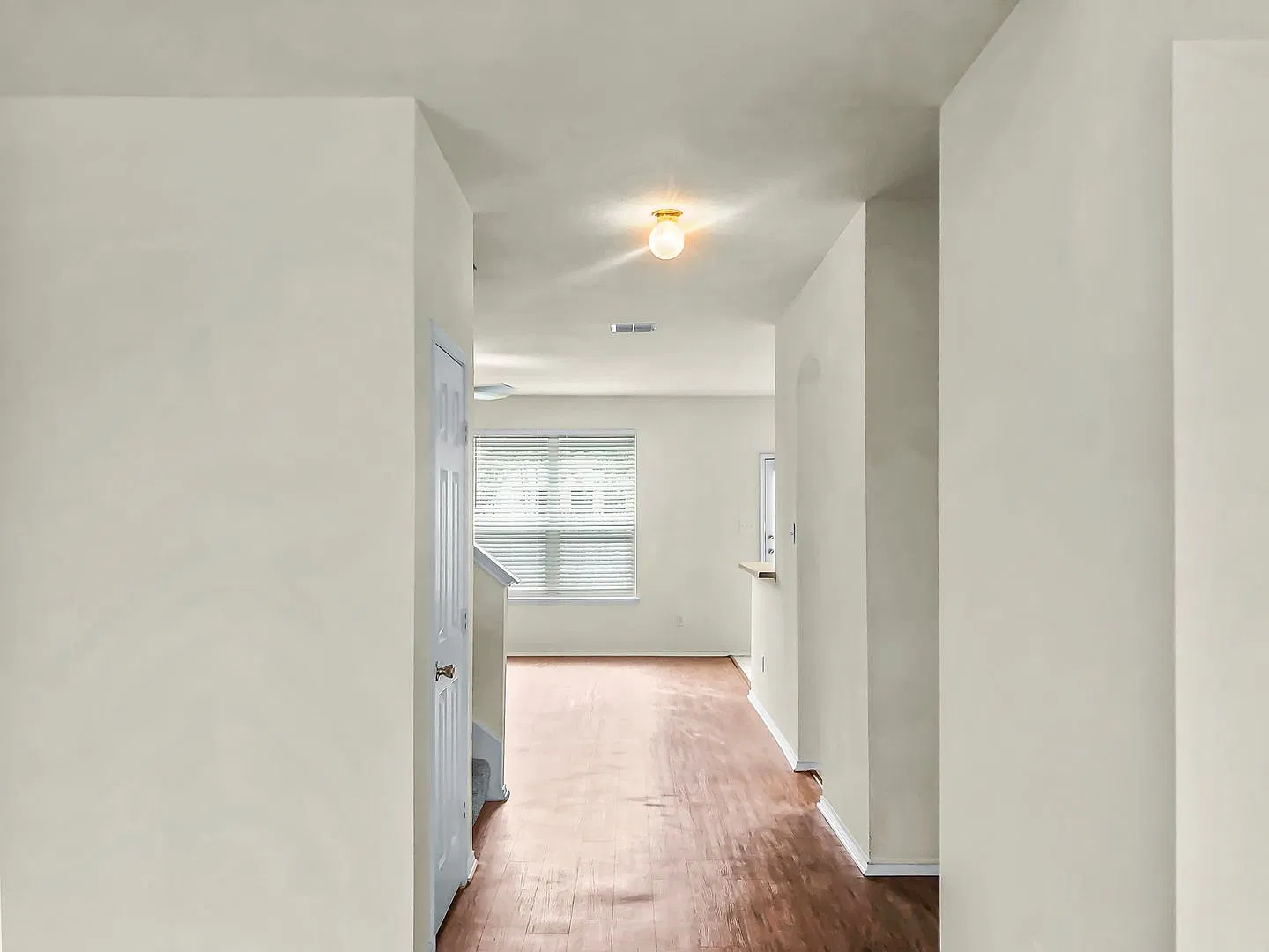 Great Size 2 story home ! — Photo 4
