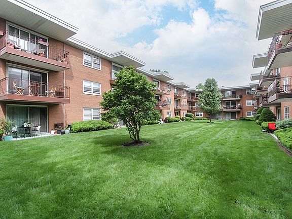 2nd image of 5440 W Windsor Ave APT 1D