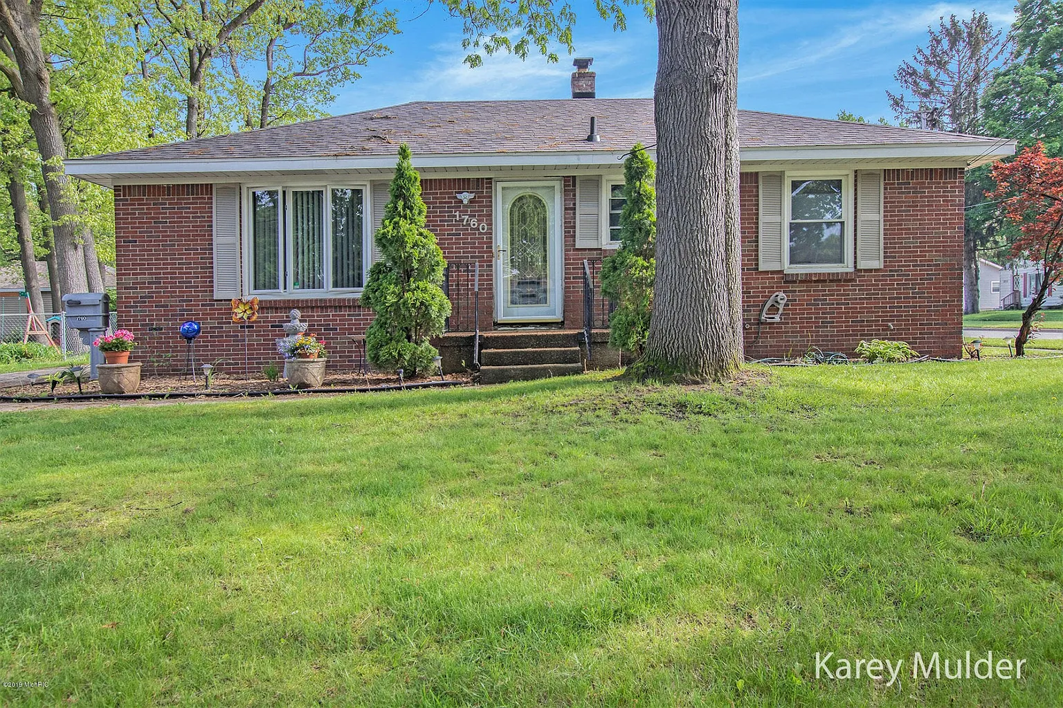 1760 Royal Oak St SW photo 1