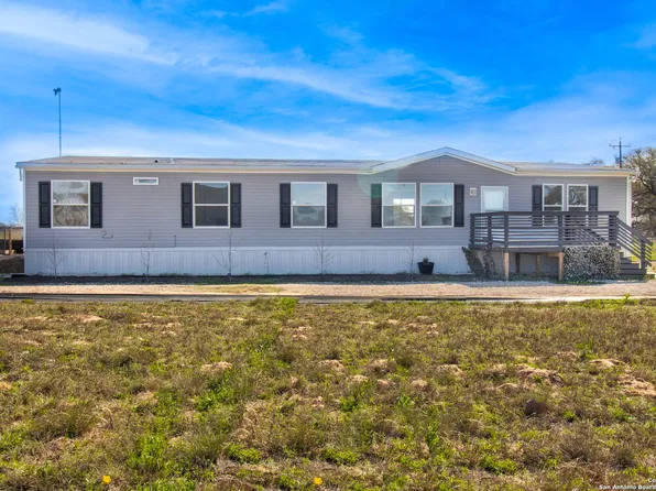 1741 COUNTY ROAD 7711, Devine, TX 78016