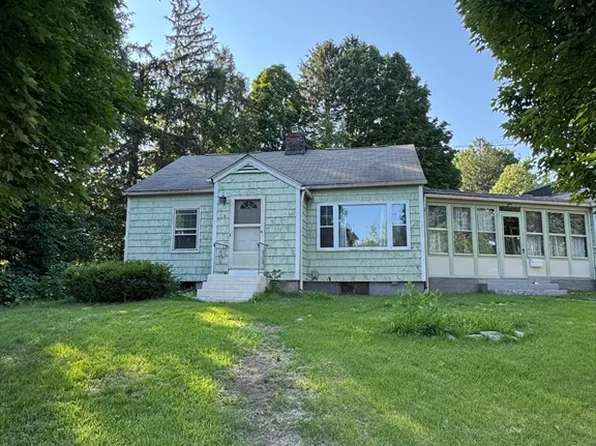2 Bunker Hl, South Hadley, MA 01075
