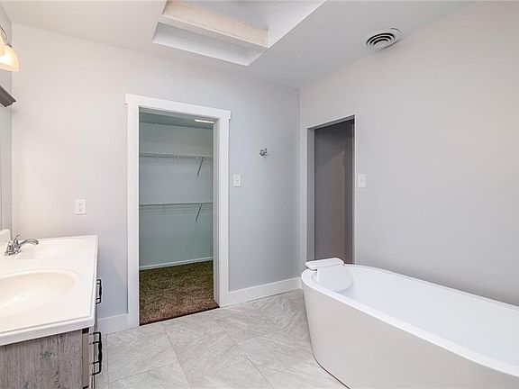 2nd image of 407 Lincoln Ave
