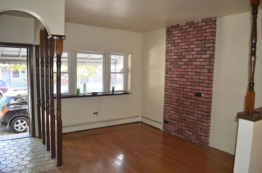 4 bed, 1.0 bath, $2,650 — Photo 1