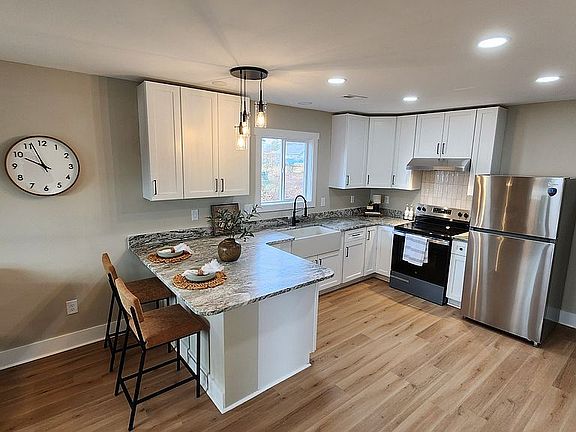 4th image of 1104 Bolling Rd