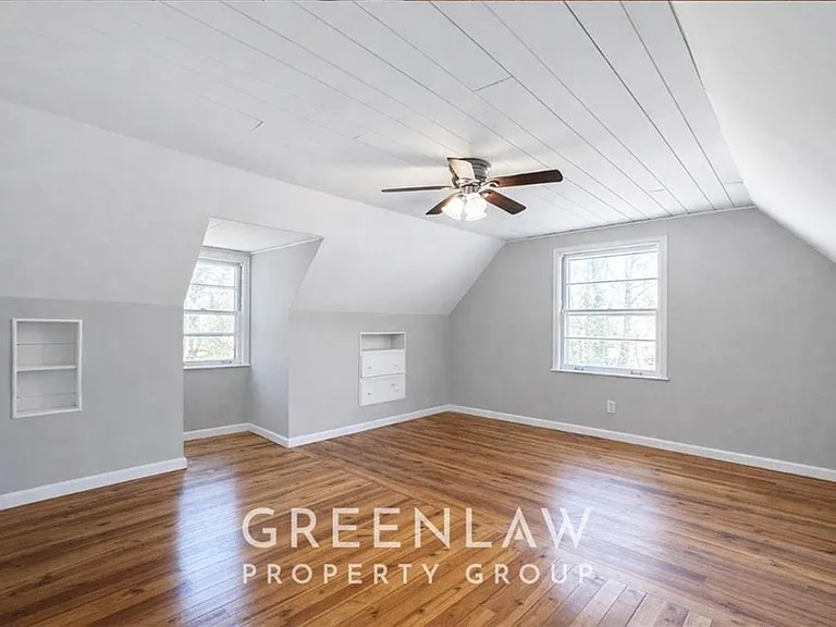 1944 Lyle Ave — Photo 29