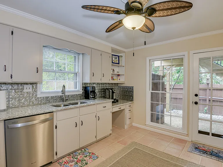 324 Laurens St SW #B — Photo 11