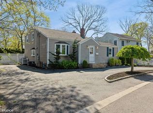 48 Fletcher Ave, Merrick, NY 11566