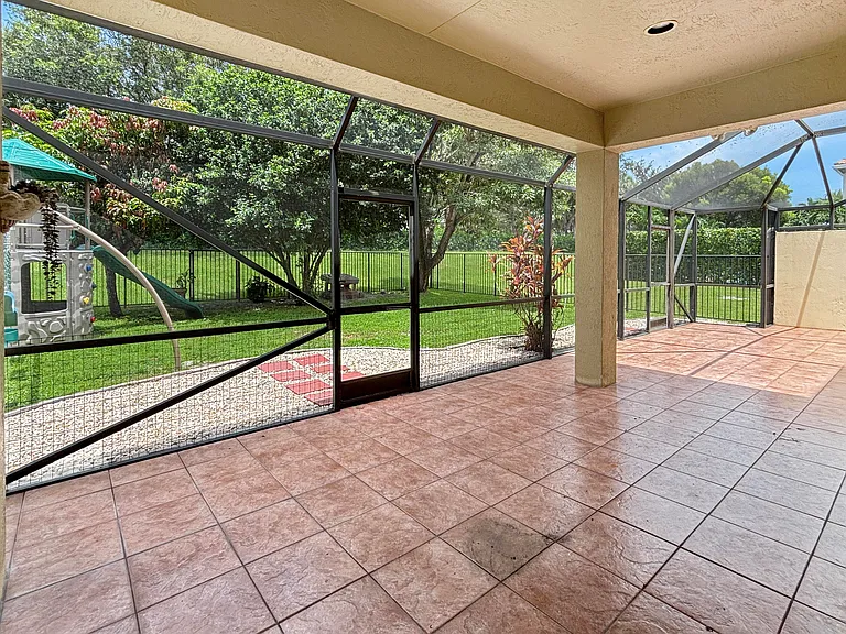 11131 Laurel Walk Rd — Photo 33