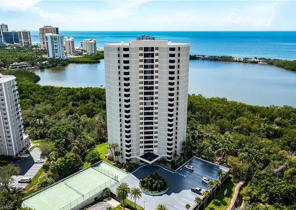 5555 Heron Point Dr #101