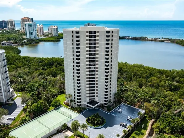 5555 Heron Point Dr APT 101, Naples, FL 34108