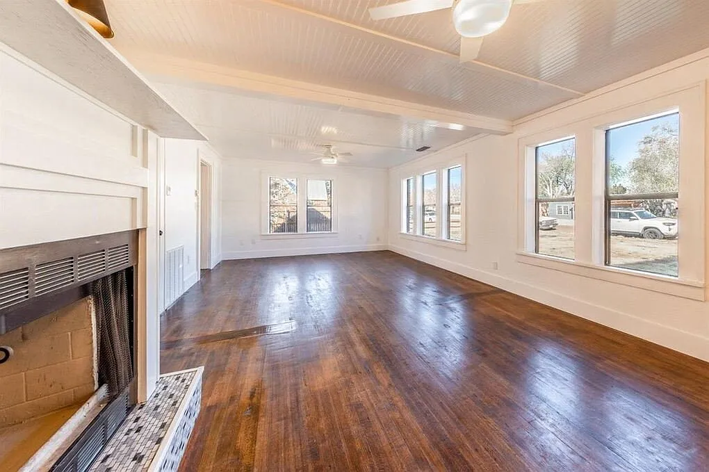 4 bed, 3.0 bath, 2273 sqft, $2,000 — Photo 4