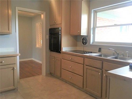 5th image of 8033 Alida Dr