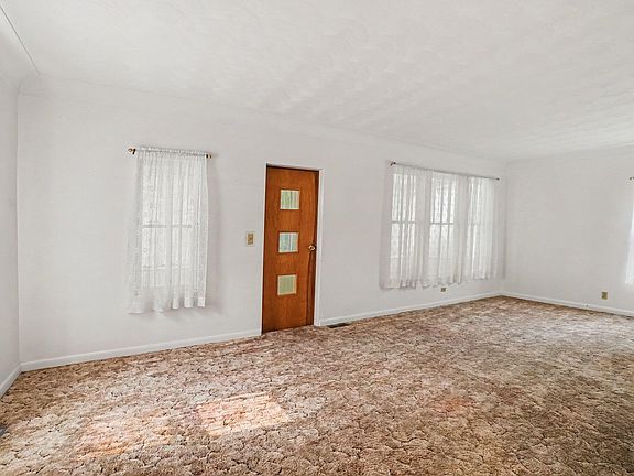 5th image of 236 Cora St