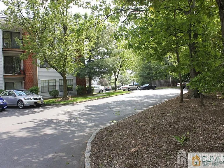 82 Keystone Ct — Photo 1