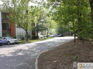82 Keystone Ct, Piscataway, NJ 08817
